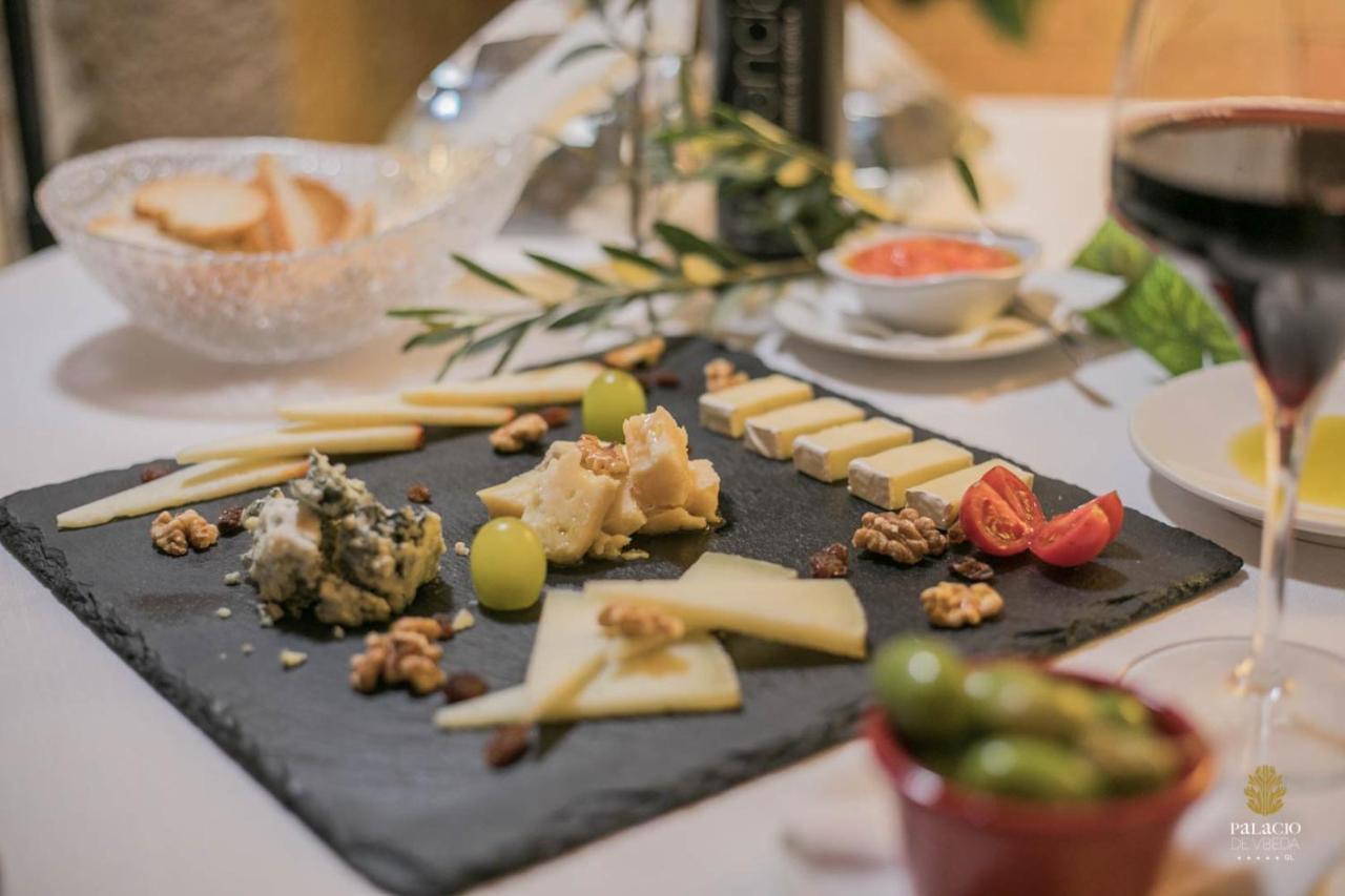 Hotel Palacio De Ubeda 5 G.L Экстерьер фото Cheese platter