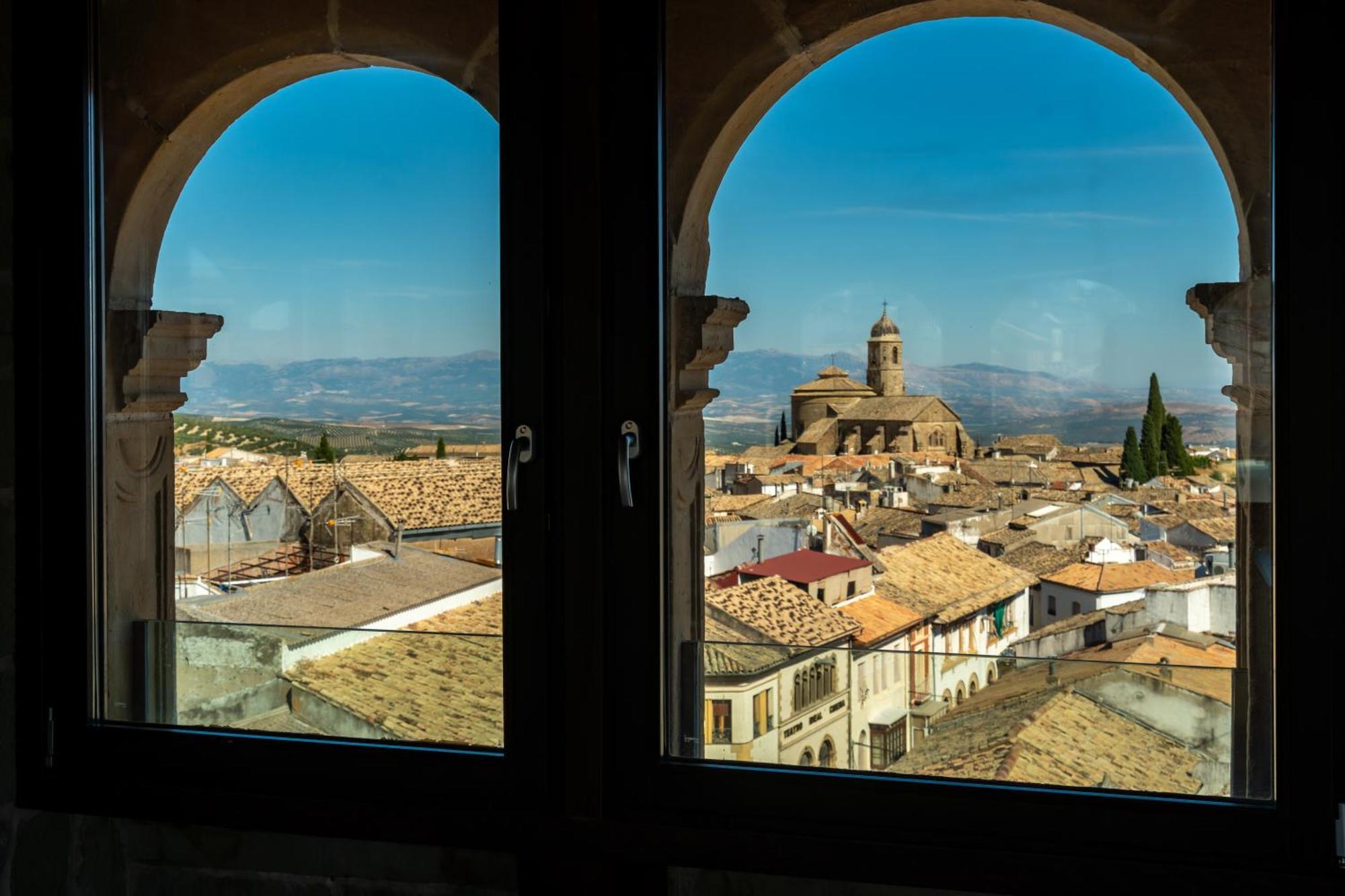Hotel Palacio De Ubeda 5 G.L Экстерьер фото View of the town from the tower of the church